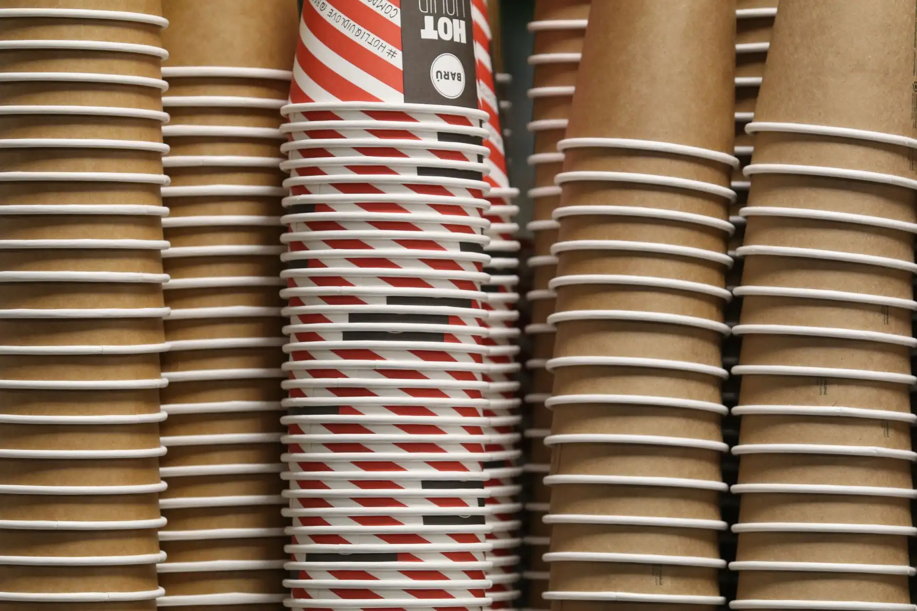 短视频与传统广告片拍摄有何区别？企业品牌传播中的选型对比分析