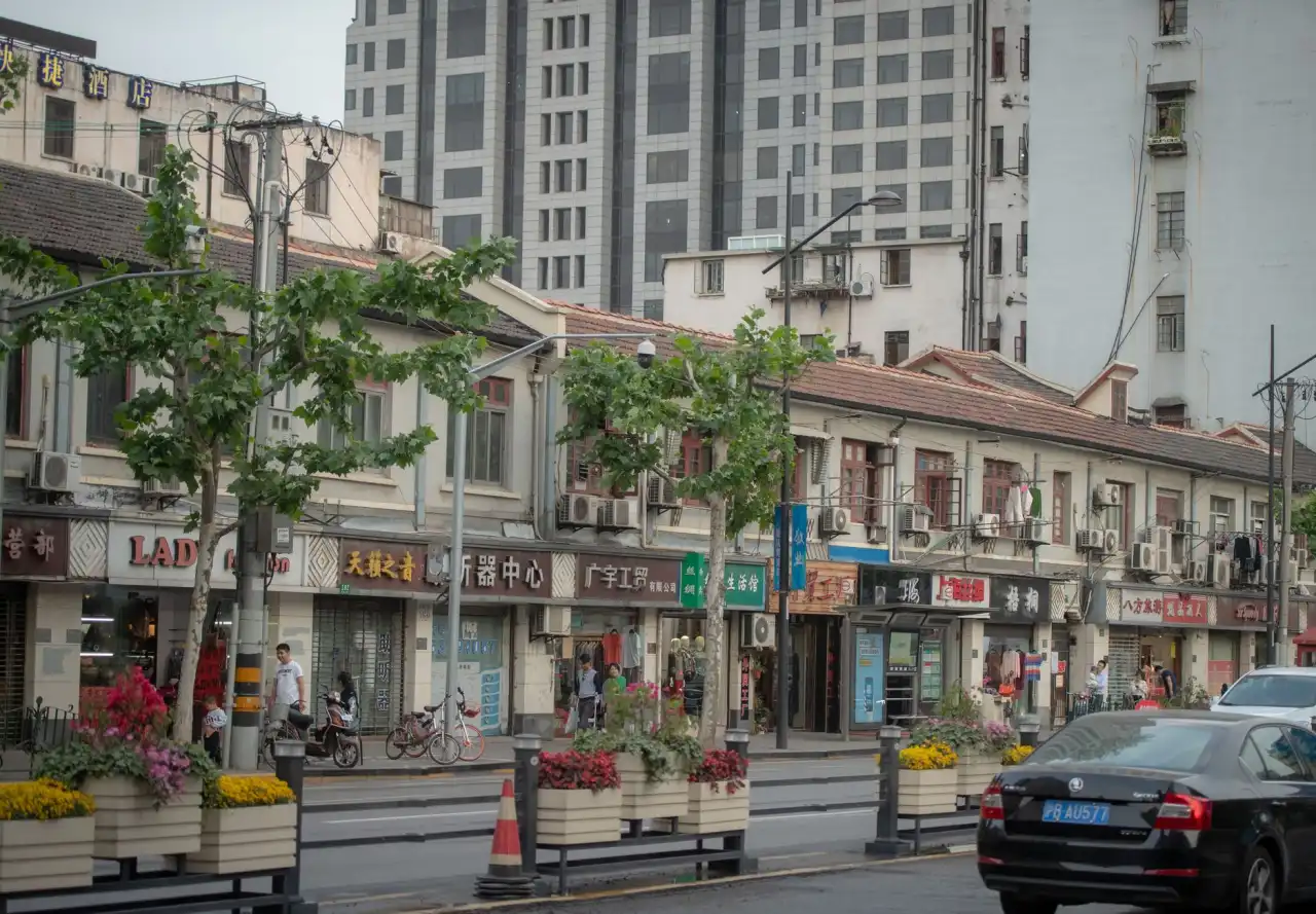企业宣传片拍摄中常见构图误区与专业解决方案